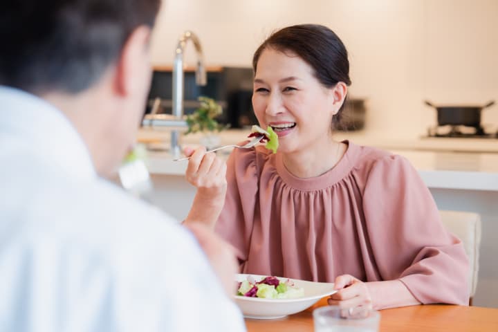 歯周病の外科治療で美味しく食事が楽しめるようになった女性